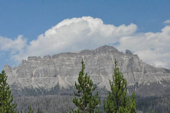 Cruzando as fantásticas paisagens do estado de Wyoming, nos Estados Unidos
